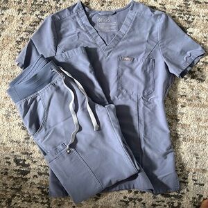 Figs Vapor Blue set- XS Slim Catarina top + XS petite Kade pants